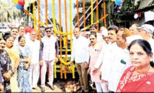 पीएमपीएमएल द्वारा दापाेड़ी से मार्केटयार्ड बस सेवा शुरू : महापाैर रवि लांडगे ने उद्घाटन किया